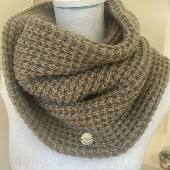 Noel Asmar Equestrian neck scarf wrap. Excellent condition taupe one size warm - Picture 1 of 10